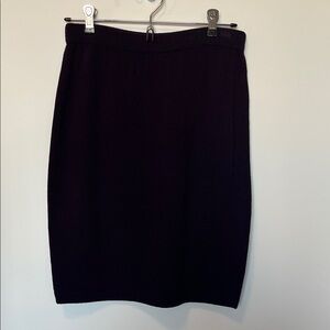 St. John Classic dark plum Pencil Skirt Sz 2. Santana knit